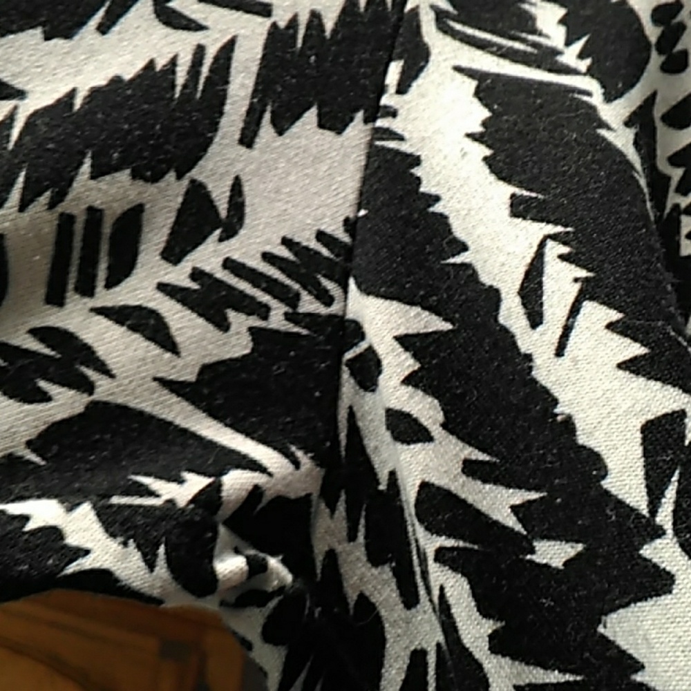 Lularoe Perfect Tee - Picture 4 of 4